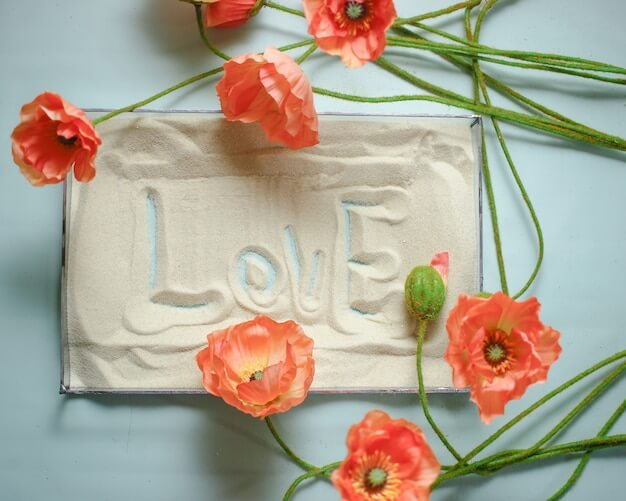 evlilik yıldönümü sözleri – anlamlı ve romantik yıldönümü mesajları