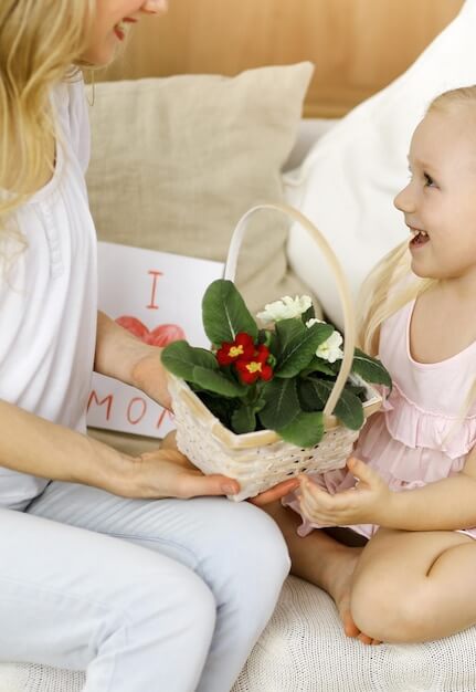 i̇lk anneler günü hediyesi nasıl olmalı?