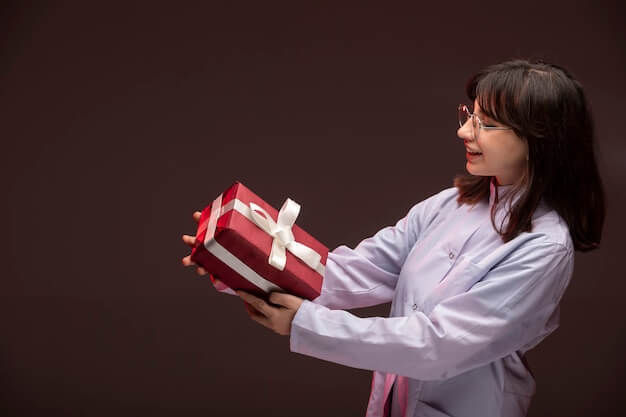 kadın doktora hediye önerileri