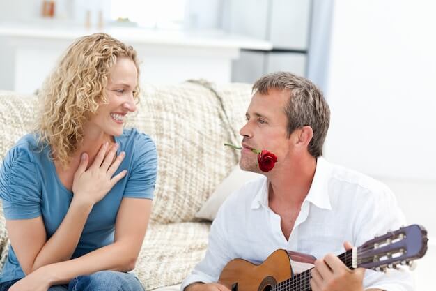 şarkı söylemeyi seven birine hediye ne alınır?